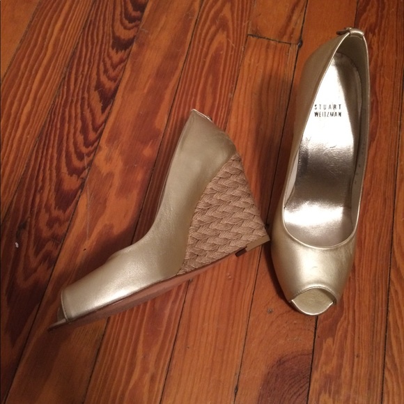 Stuart Weitzman Wedge Sandals Shoes Pumps Light Gold Heels Peep Toe sz 8.5